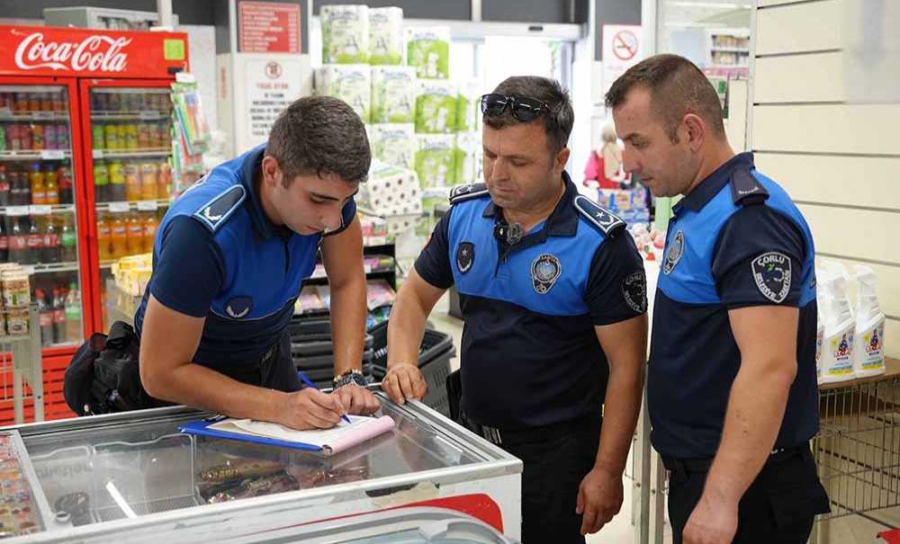 Zabıtadan Kaldırım Ve Yol İşgaline Taviz Yok