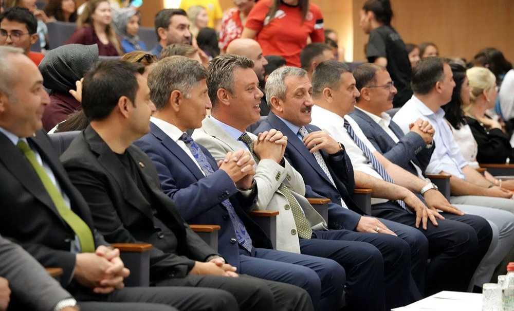 ‘Zirvedekiler' Ödül Töreni Düzenlendi